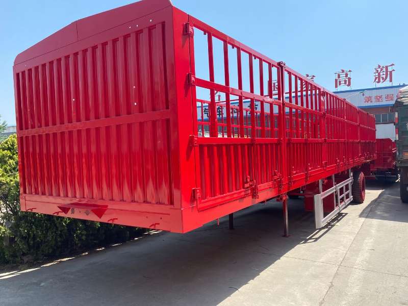仓栅运输半挂车